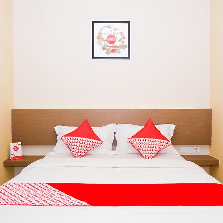 Oyo 379 Grand Mundu Hotel Semarang Kültér fotó