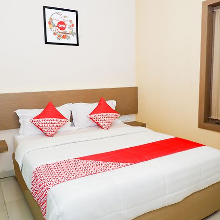 Oyo 379 Grand Mundu Hotel Semarang Kültér fotó