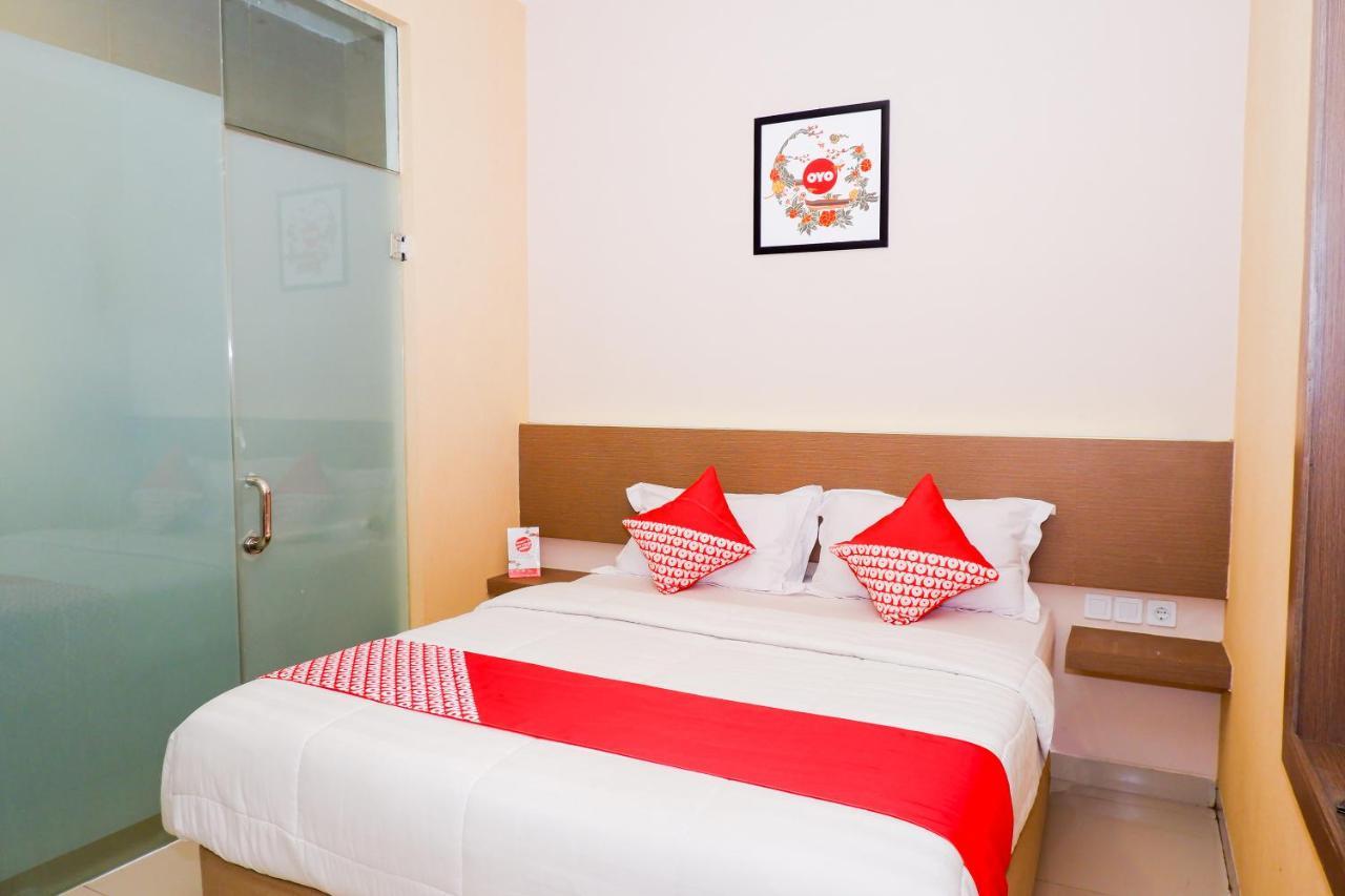 Oyo 379 Grand Mundu Hotel Semarang Kültér fotó