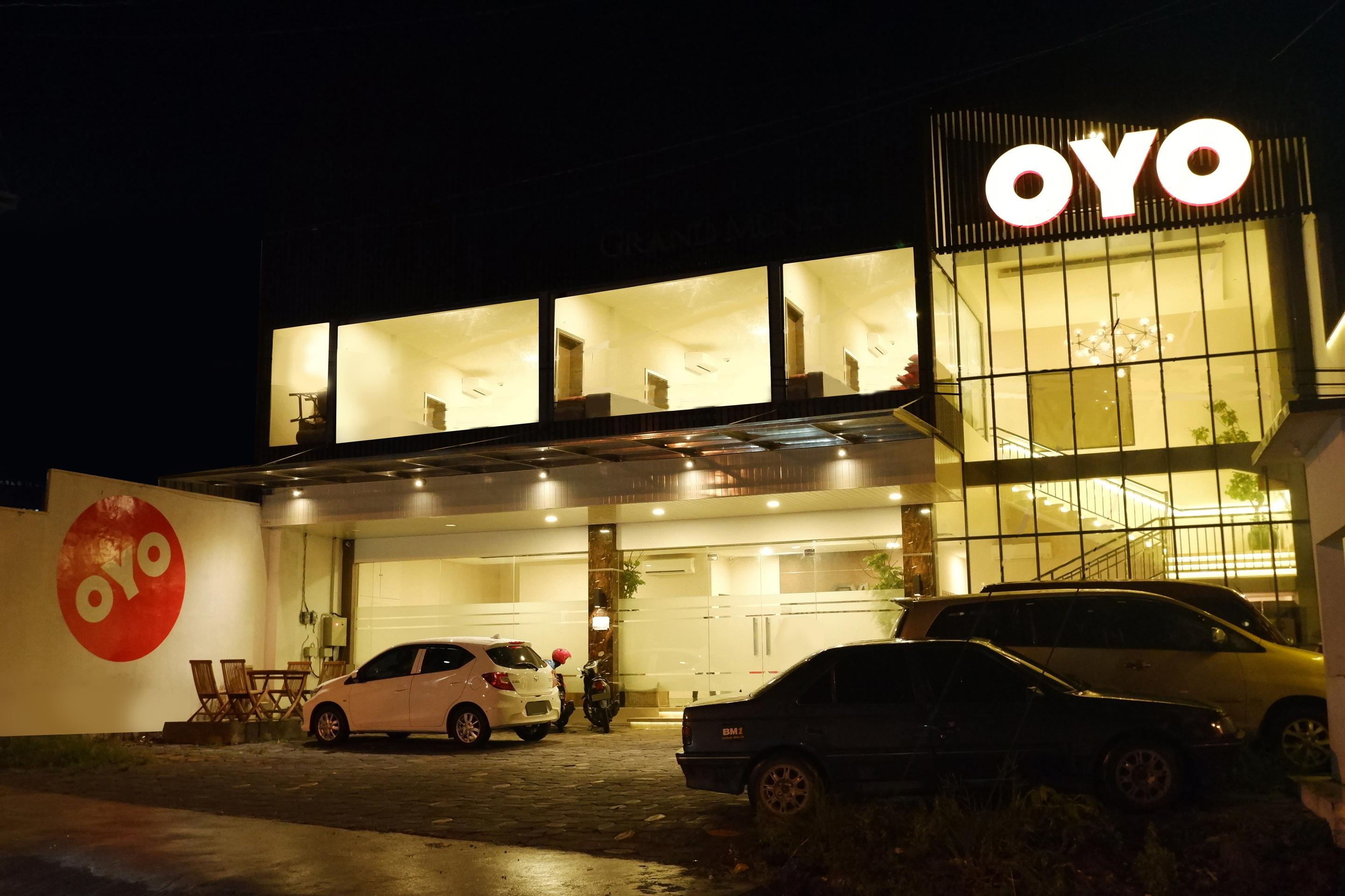 Oyo 379 Grand Mundu Hotel Semarang Kültér fotó
