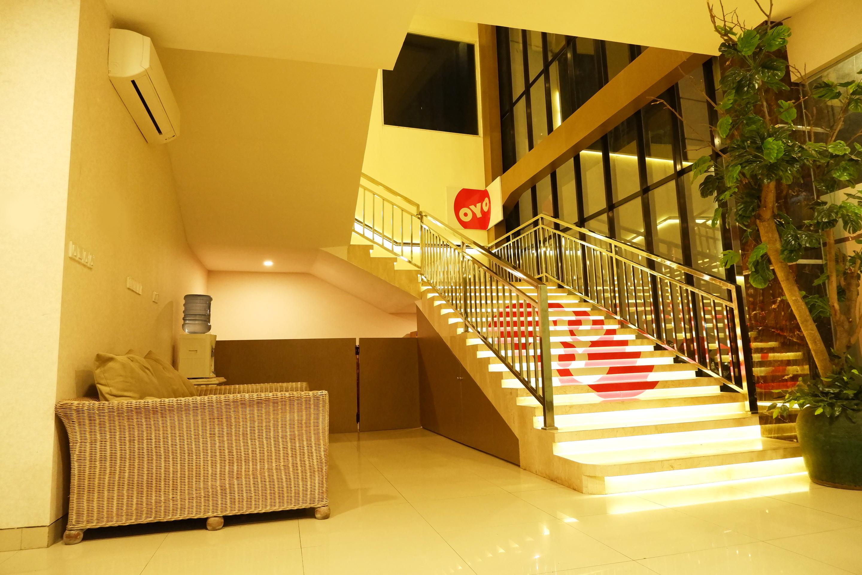 Oyo 379 Grand Mundu Hotel Semarang Kültér fotó