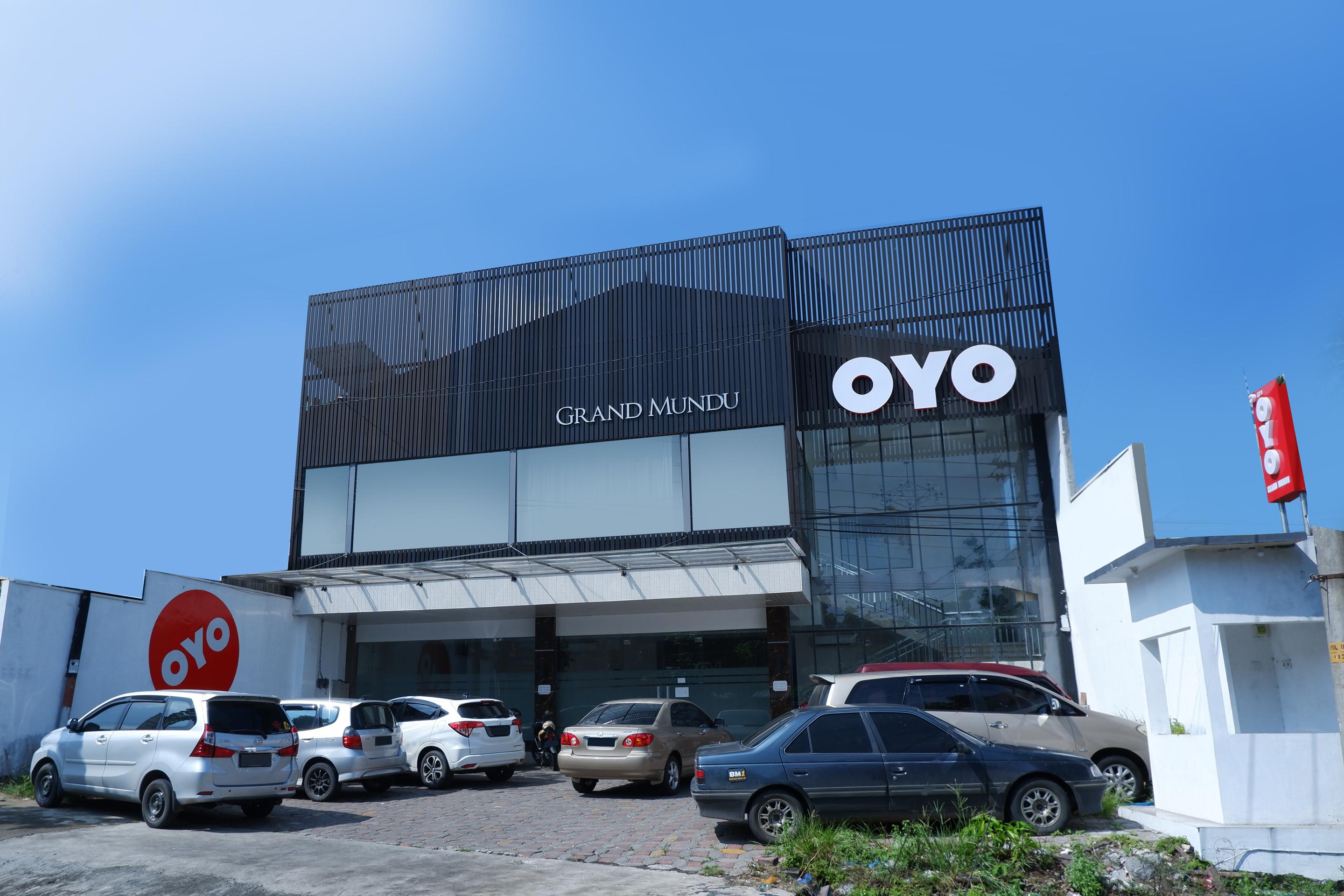 Oyo 379 Grand Mundu Hotel Semarang Kültér fotó